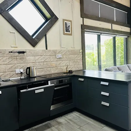 Eagle's Nest-retreat In Mountain Country Club בקתה